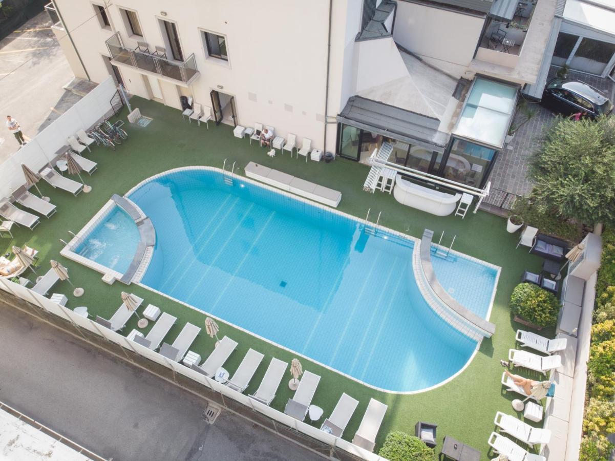 Ferretti Beach Hotel Rimini Luaran gambar